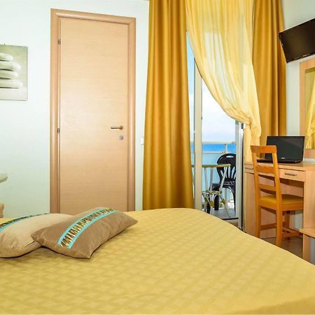 Hotel Caggiari Сенигалия Екстериор снимка
