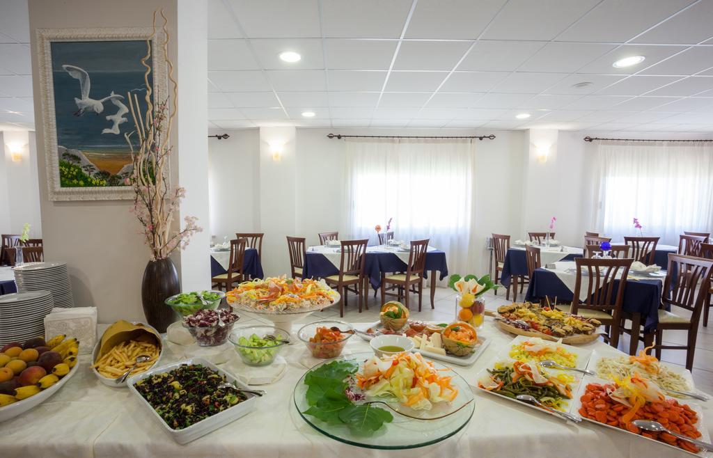Hotel Caggiari Сенигалия Екстериор снимка