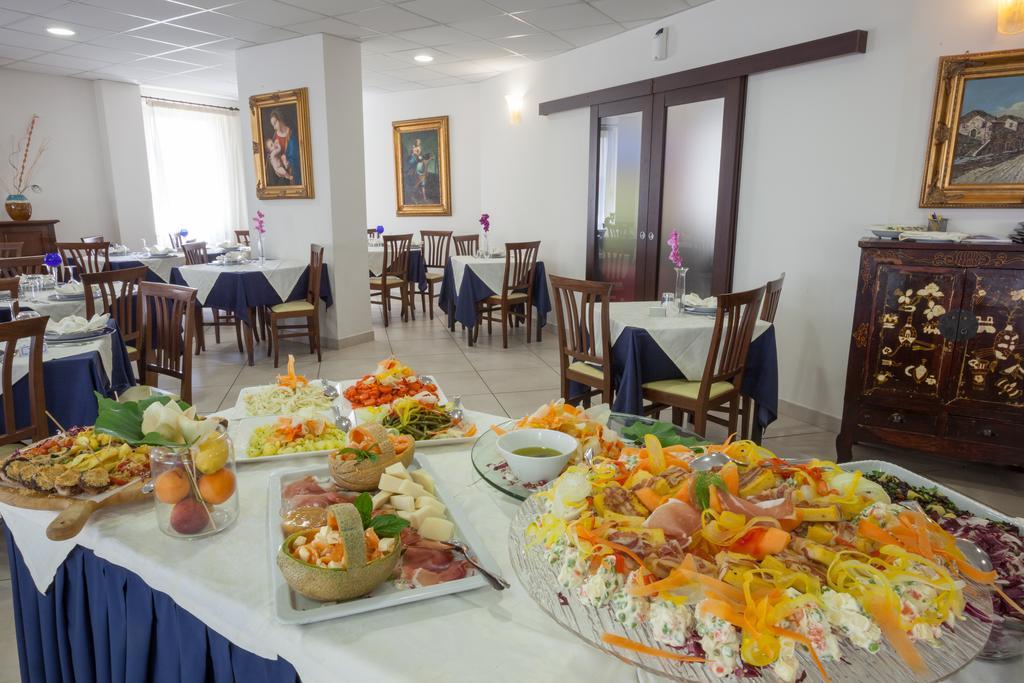 Hotel Caggiari Сенигалия Екстериор снимка