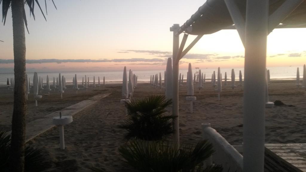 Hotel Caggiari Сенигалия Екстериор снимка