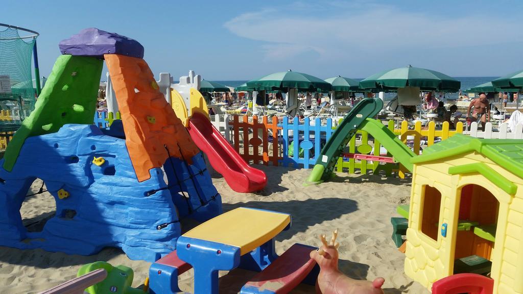 Hotel Caggiari Сенигалия Екстериор снимка