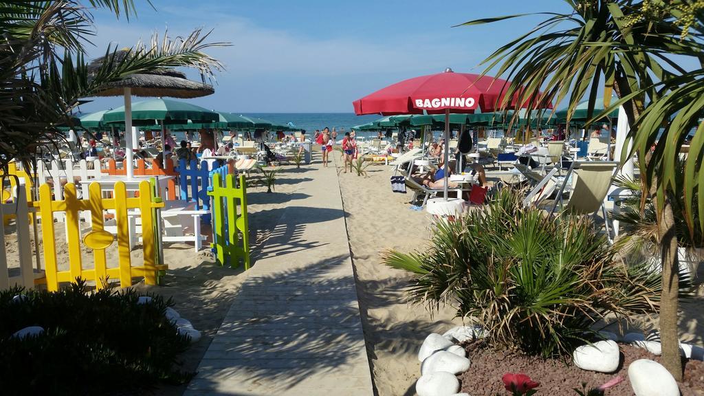 Hotel Caggiari Сенигалия Екстериор снимка
