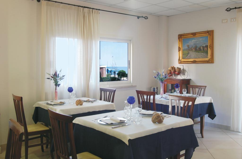 Hotel Caggiari Сенигалия Екстериор снимка