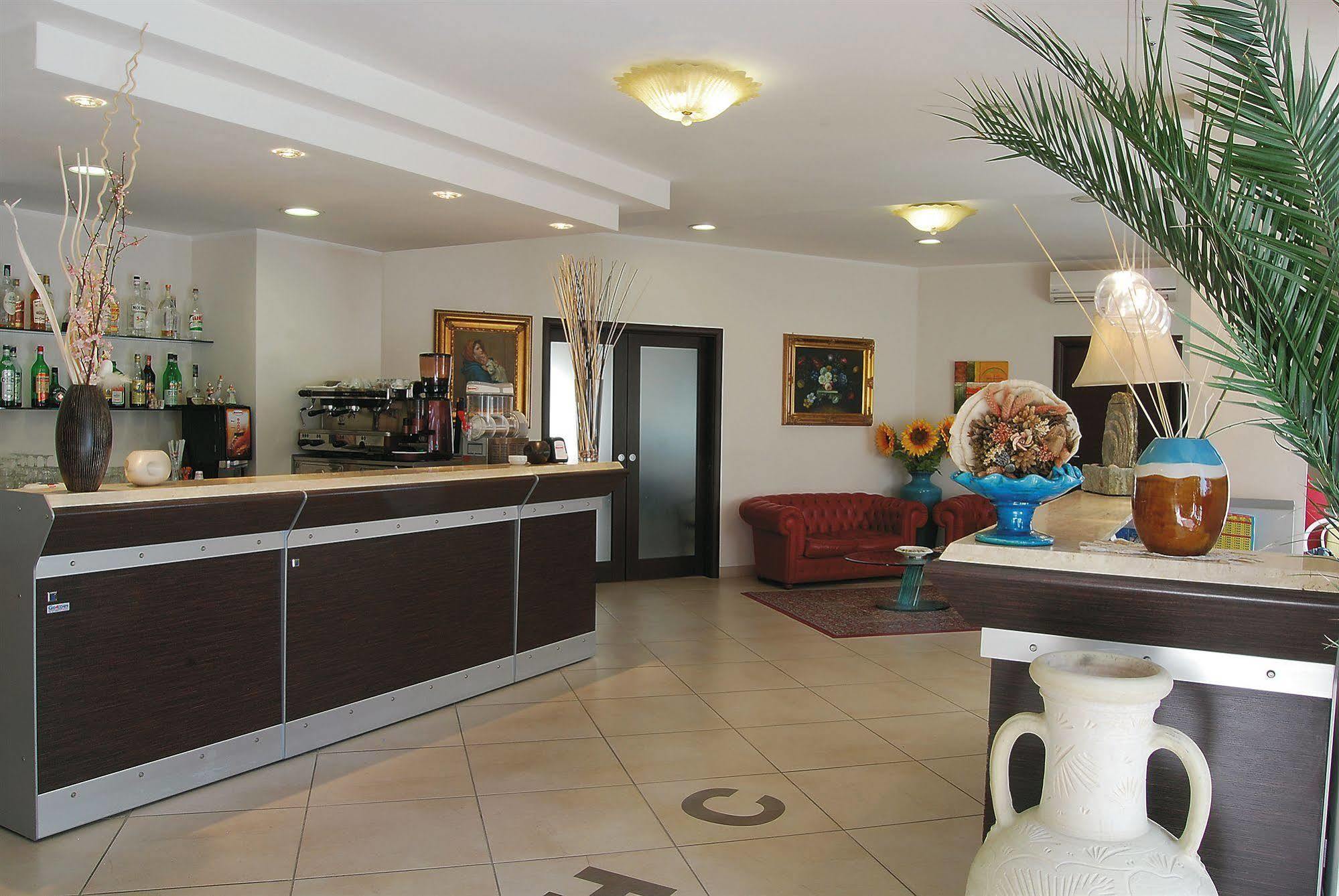 Hotel Caggiari Сенигалия Екстериор снимка