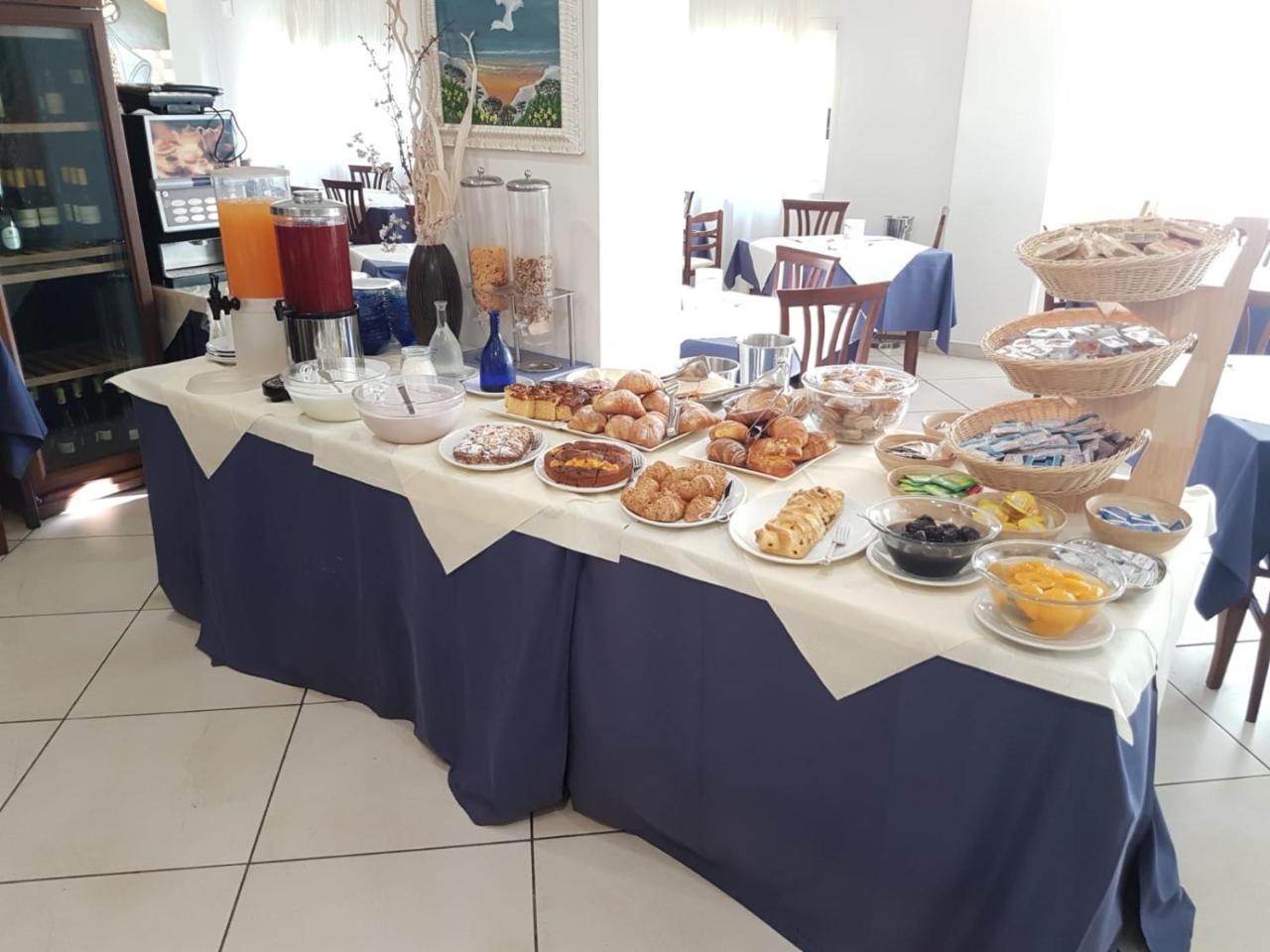 Hotel Caggiari Сенигалия Екстериор снимка