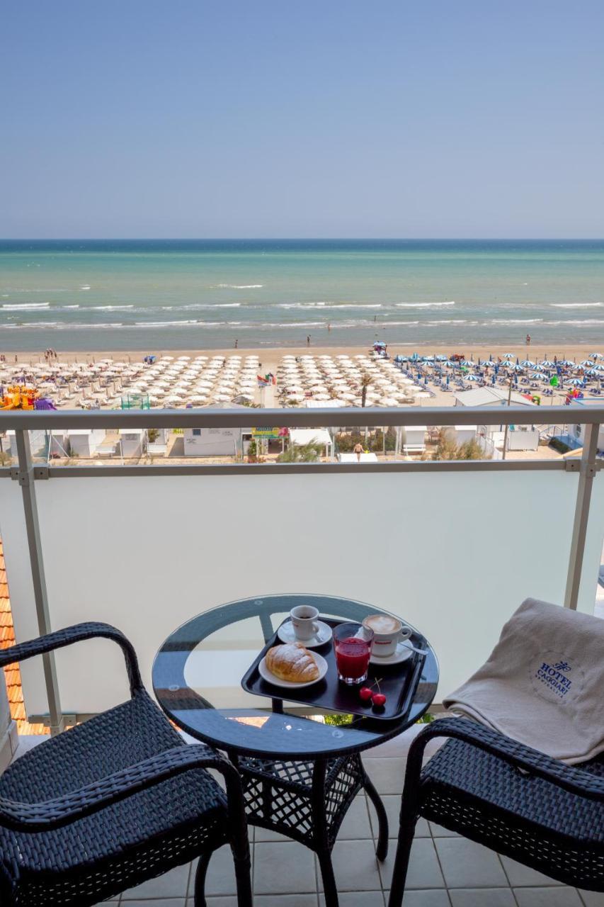 Hotel Caggiari Сенигалия Екстериор снимка