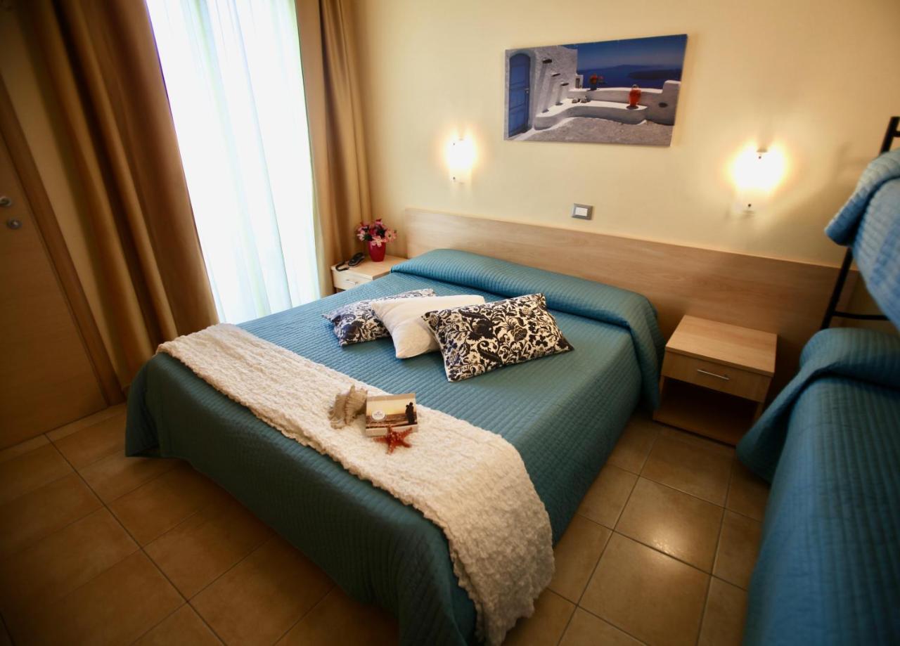 Hotel Caggiari Сенигалия Екстериор снимка