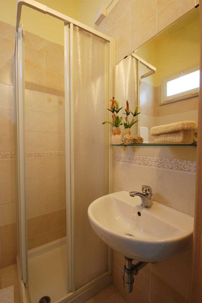 Hotel Caggiari Сенигалия Стая снимка