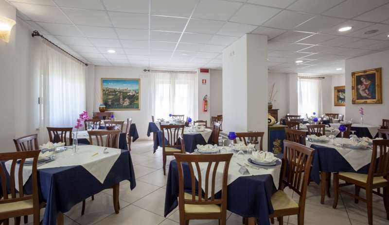 Hotel Caggiari Сенигалия Ресторант снимка