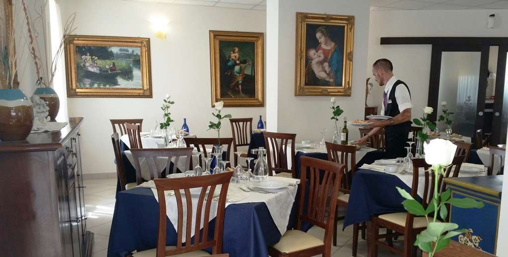 Hotel Caggiari Сенигалия Ресторант снимка